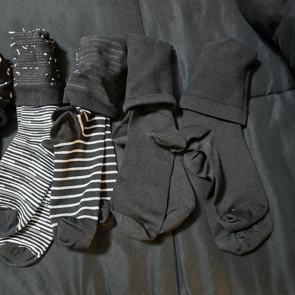 Black and White Patterned Compression Socks - Picture 3 of 5